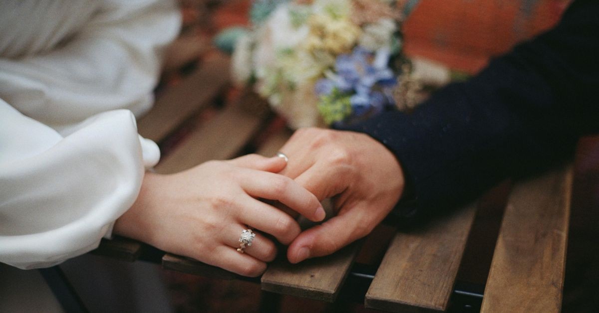 戒指戴對了嗎？男女戒指戴法全解析：招財、招桃花男女大不同