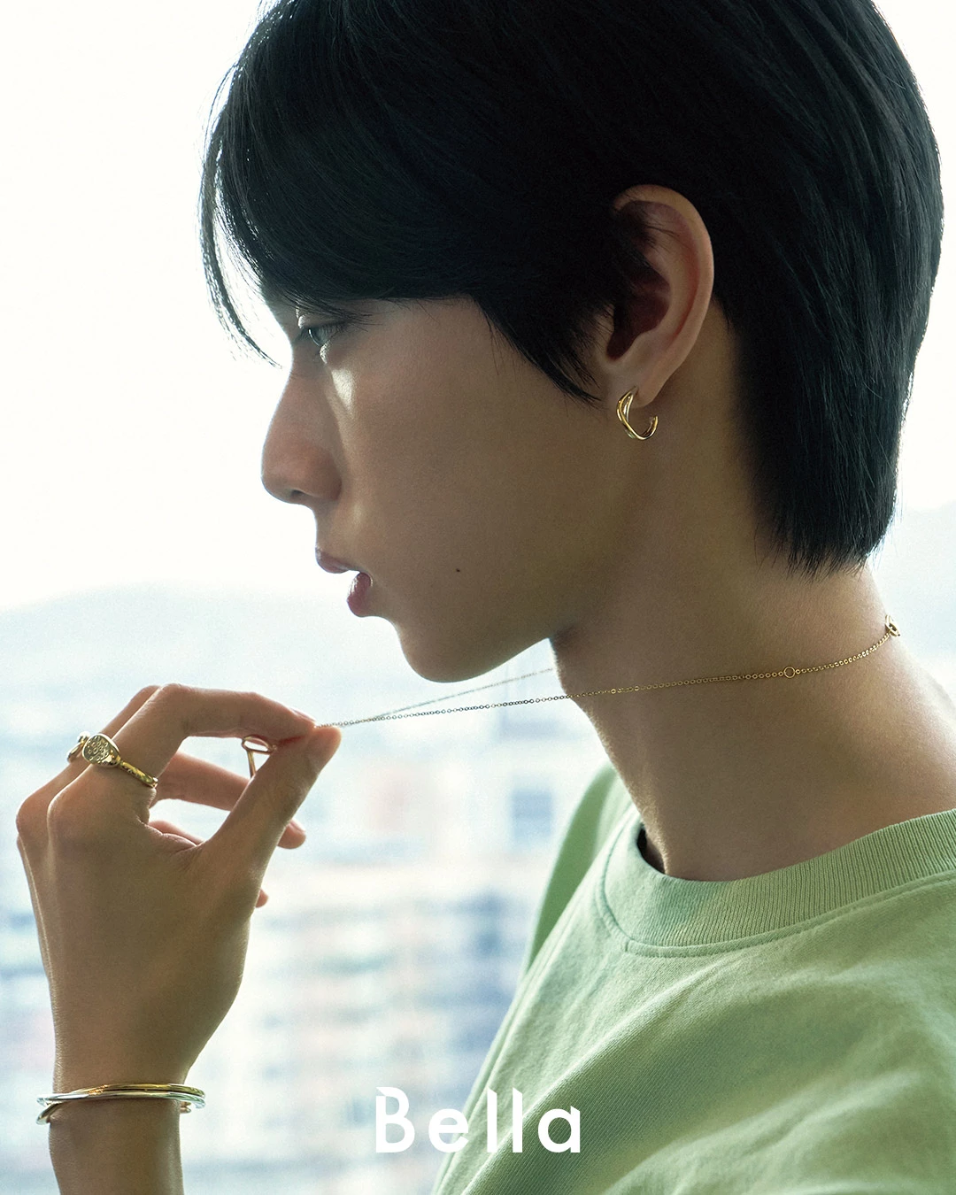 自然流線雙色交織耳環、自然流線雙色交織項鏈、自然流線迷你水滴鑲石戒指、自然流線雙色交織開圈手環，all by Pandora。