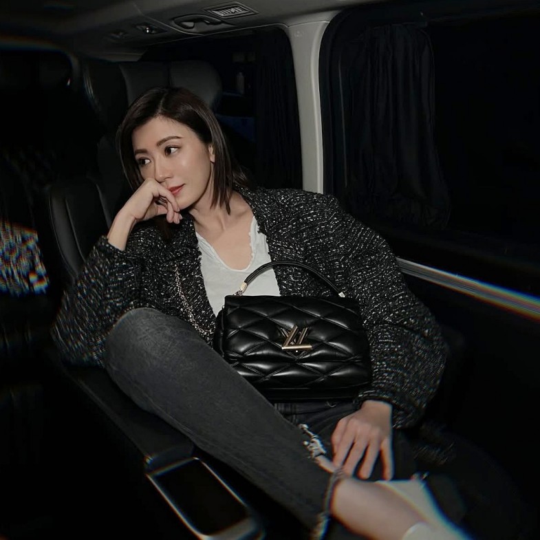 賈靜雯51歲減齡穿搭必學！西裝外套這樣搭顯年輕，6範本一次看