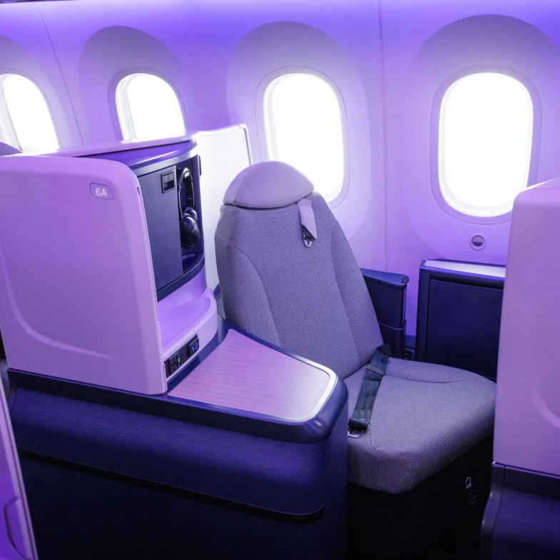 紐西蘭航空全新商務艙開箱！夢幻客機8大亮點：全平躺床、隱私感大升級｜Bella出國去