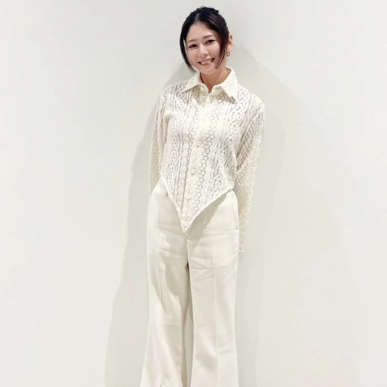 44歲真木陽子減齡穿搭10招！演真人版《伊藤潤二》媽媽照樣美翻