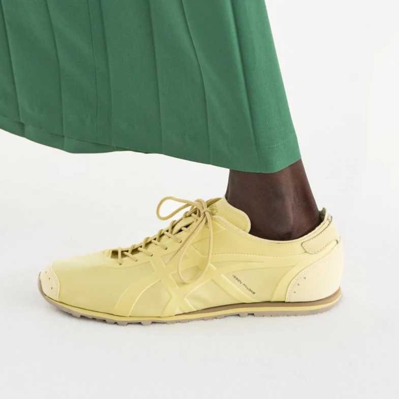 下一雙秒殺亞瑟士球鞋來了！檸檬黃配色詢問度超高，Issey Miyake  × ASICS新作首度曝光
