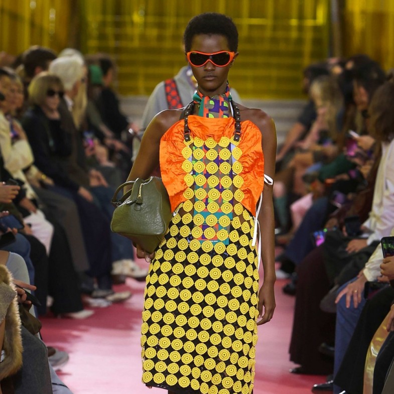 張員瑛、泰版《流星花園》Prim現身秀場！Miu Miu 2026春夏系列讓圍裙變時髦！