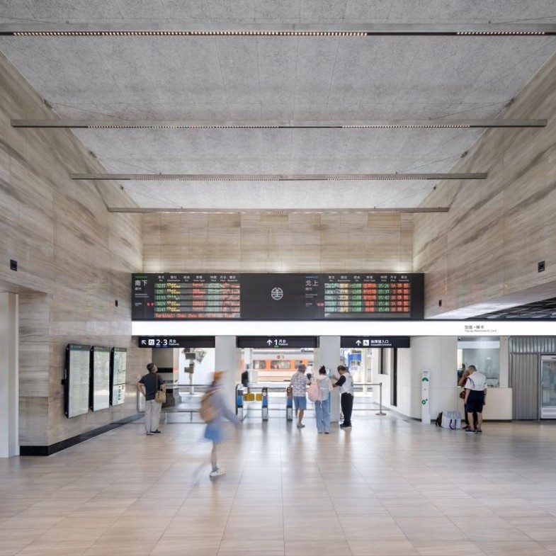 彰化車站全新登場！極簡明亮的空間設計，為乘客提供更清晰指引