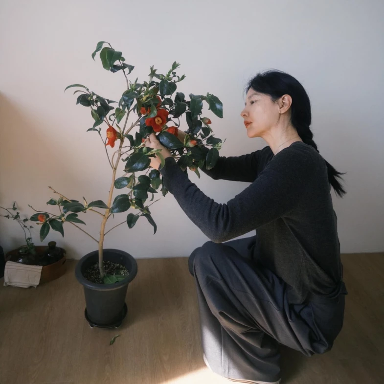 55歲李英愛減齡穿搭：5寬褲穿搭，第3招最遮掰掰肉