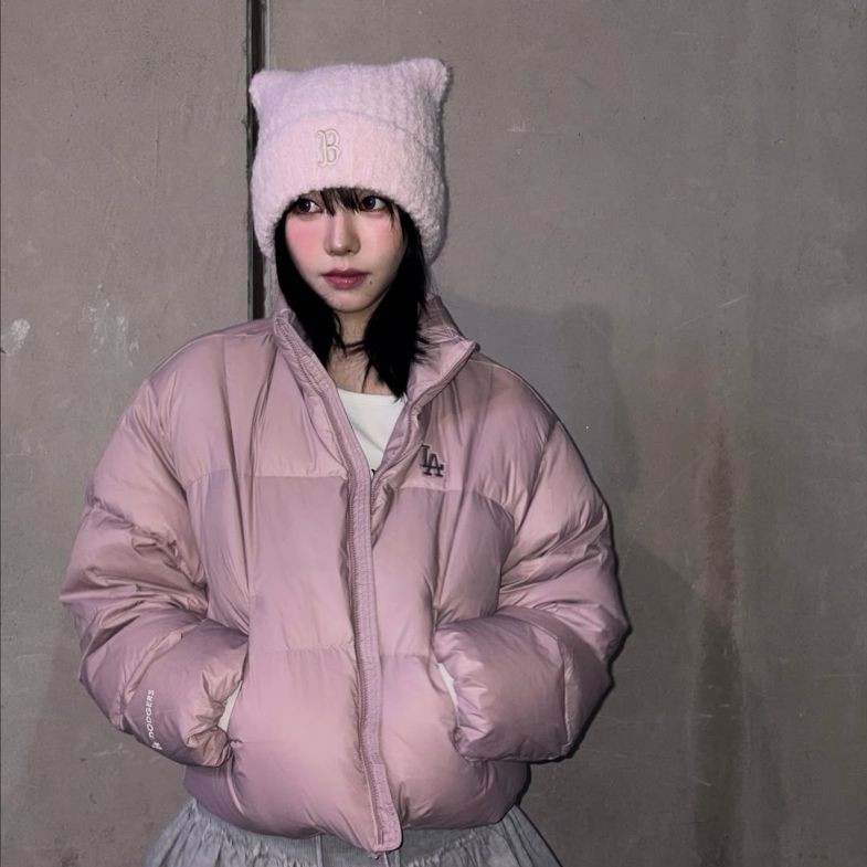 粉色羽絨外套推薦7款：Aespa Karina同款是「這件」，Uniqlo兩千有找