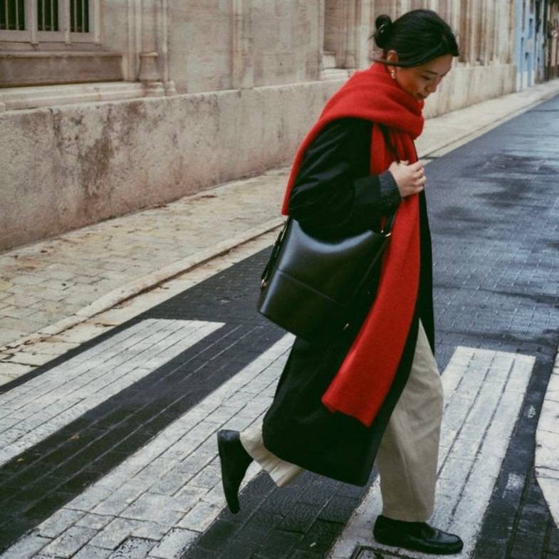 如何用紅圍巾穿搭配色5大攻略+10款新品：「這組合」最多人嘗試