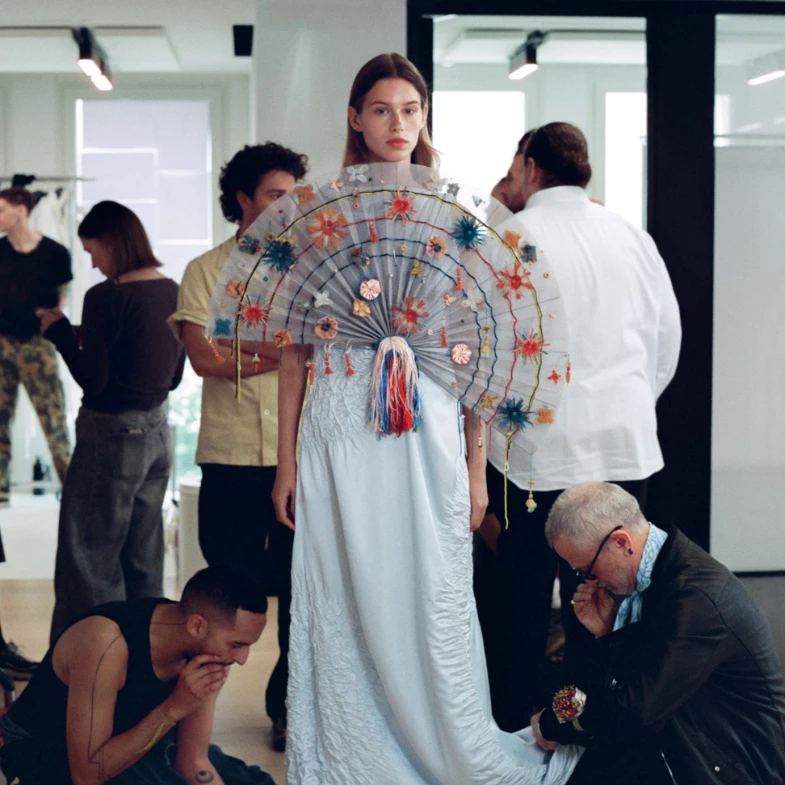 Dior 2026秋冬高級訂製系列3解密：壓褶是為致敬她？