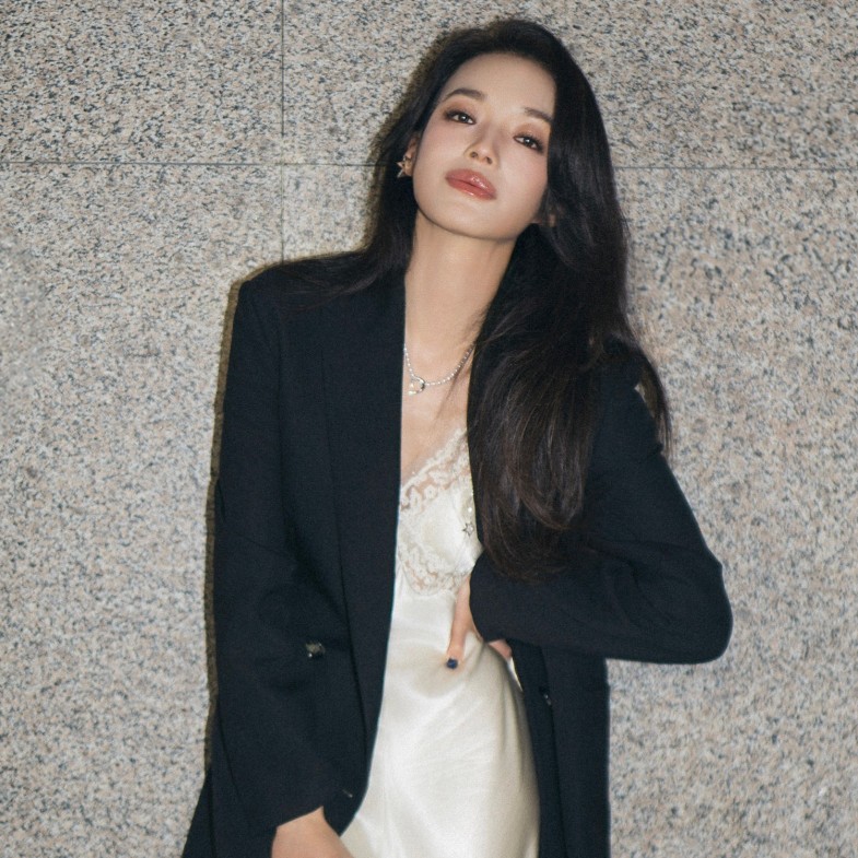 《回魂計》舒淇現身釜山影展！Mix & Match穿搭超凍齡，靠這3招加分