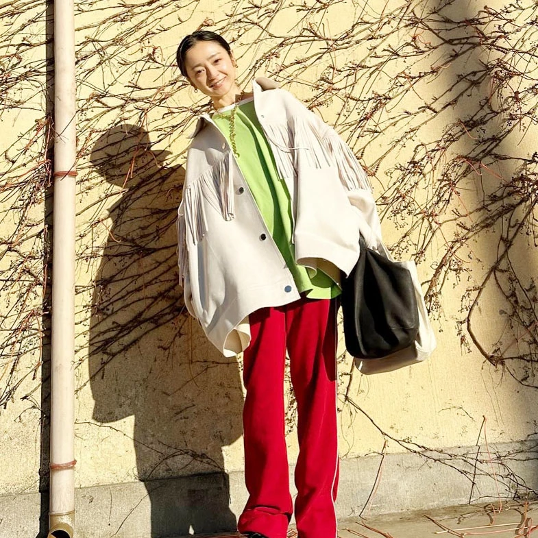 最強童顏45歲安達祐實減齡穿搭顛覆熟女印象！《假面美顏》戲裡戲外完全判若兩人