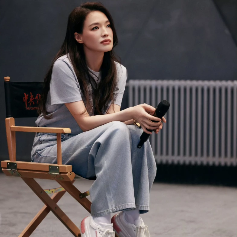 舒淇厚底鞋穿搭太減齡！「這個法國品牌」Jennie、Cortis都愛