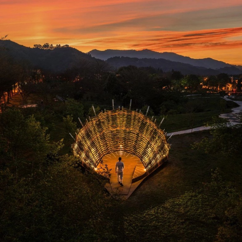 外媒肯定！南投新地標「竹戲台」：坐落石馬公園，超美日落打卡點