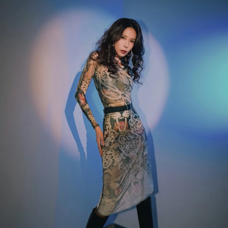 56歲莫文蔚金曲獎美腿太驚人！6招體態管理公開：睡前抬腿、仰臥起坐、游泳養出104公分長腿