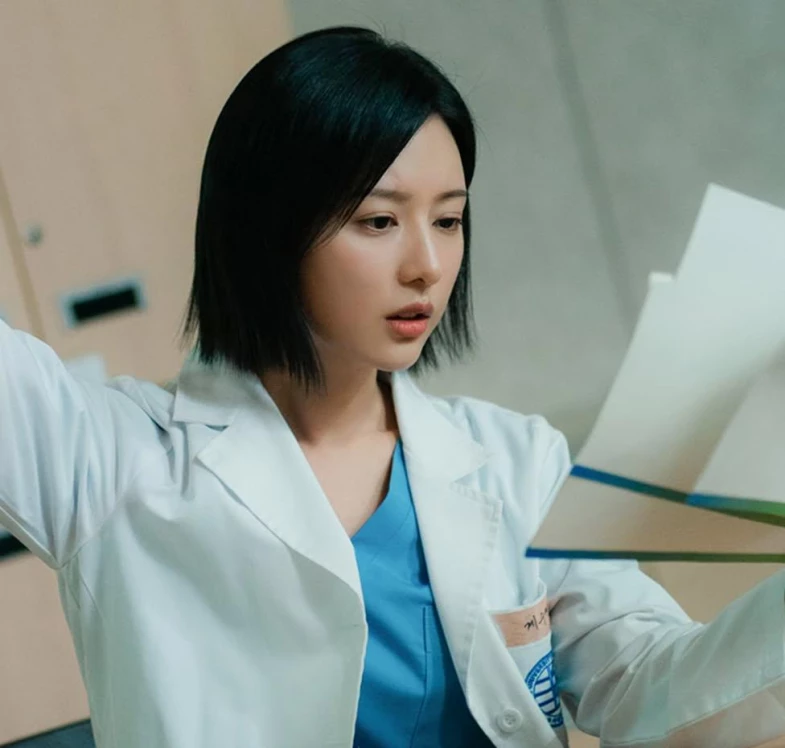 《Doctor X》復刻兩集畫風大變！旁白、哈密瓜、請款舞全沒了，韓版如何拆解《派遣女醫Ｘ》不敗公式？