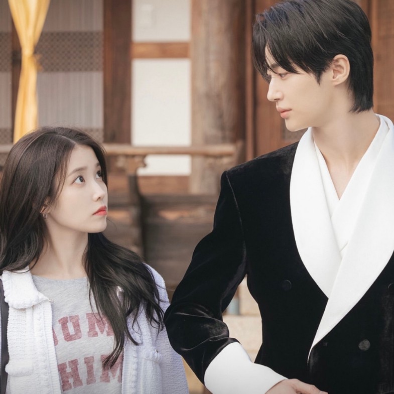 IU、邊佑錫《21世紀大君夫人》劇照釋出！劇情解析、角色介紹一次看