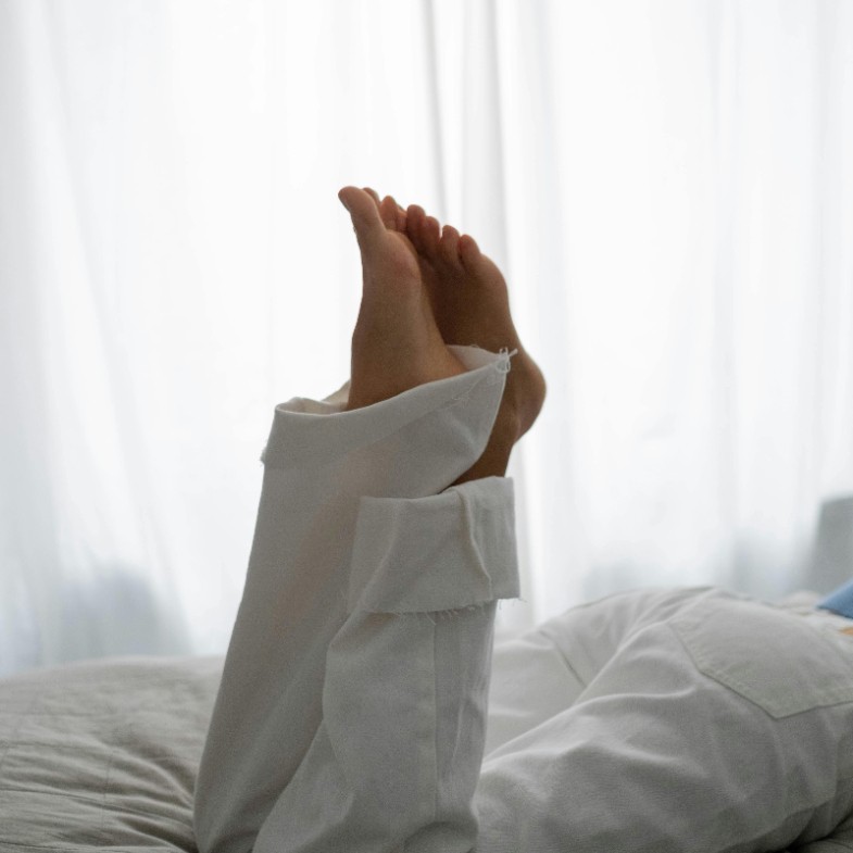 手腳冰冷怎麼改善？中醫解析兩大體質差異＋6大養生調理法，穴道按摩、飲食攻略一次看