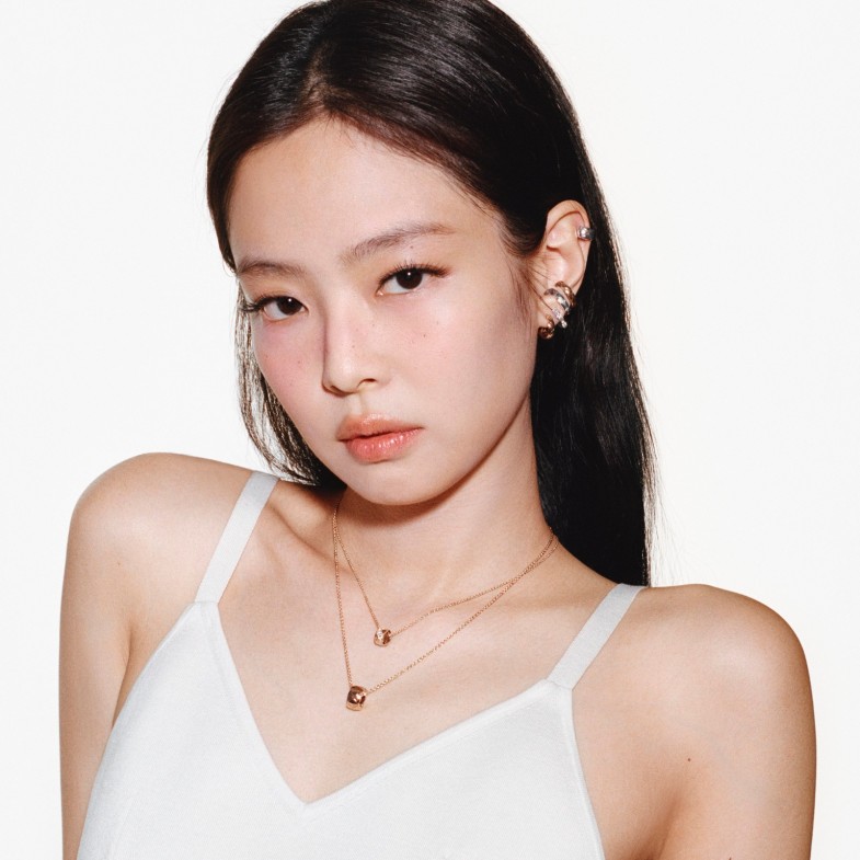 Jennie代言7年帶動Coco Crush銷售，巴黎世家xNBA準備秒殺｜時尚一週大事