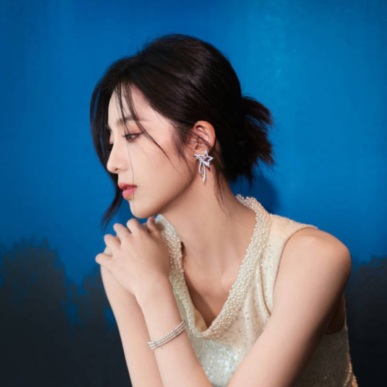 《許我耀眼》喬琳同款「職場包頭」不顯老！萬鵬8款綁髮造型推薦，OL上班族必學