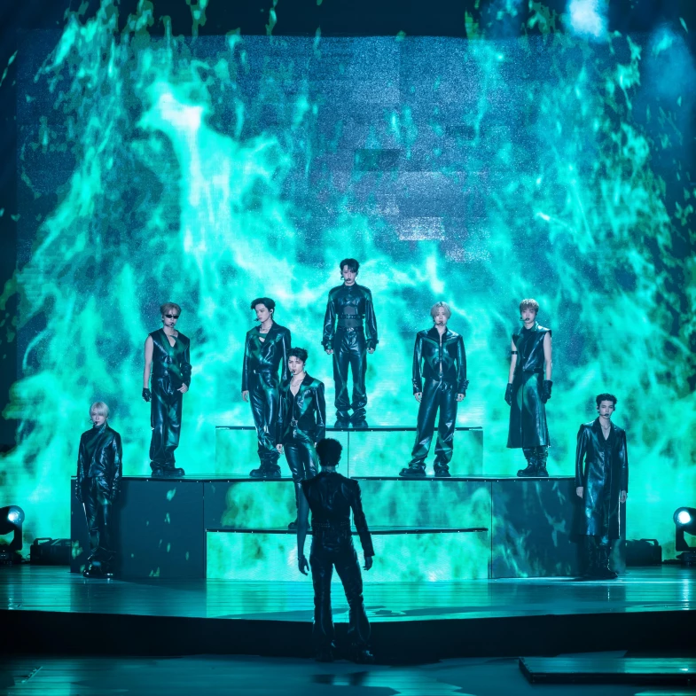 直擊｜&TEAM 林口開唱！王奕翔「衣錦還鄉」清唱〈晴天〉，性感盲眼絲帶舞炸翻全場