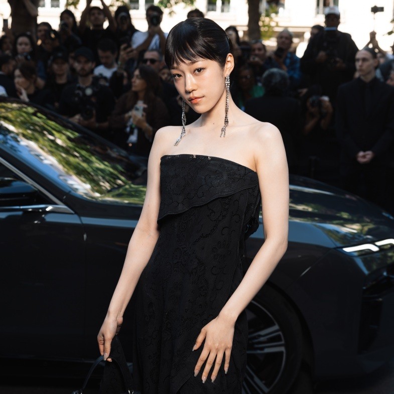 《浪漫速成班》盧允瑞、小賈妻Hailey Bieber都在背！Balenciaga Rodeo再推新款，迷你尺寸話題度超高！