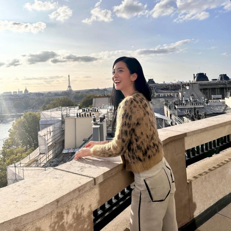 開襟針織衫穿搭5招：Jisoo、張員瑛這樣穿提升高級感！