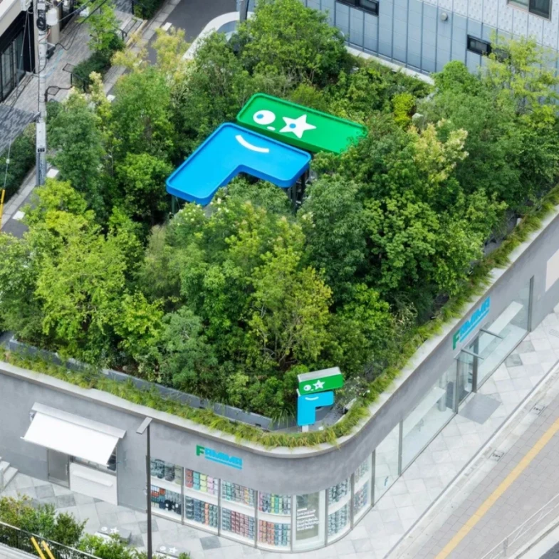 「時尚版全家」東京新地標誕生！限定IP抱枕、設計選物必收，赴日最潮伴手禮再+1