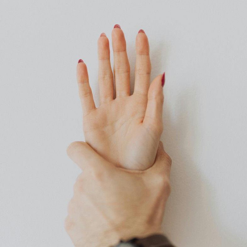 另一半外遇劈腿怎麼辦？「婚前協議」是防止婚外情的保障嗎？專家建議一篇看