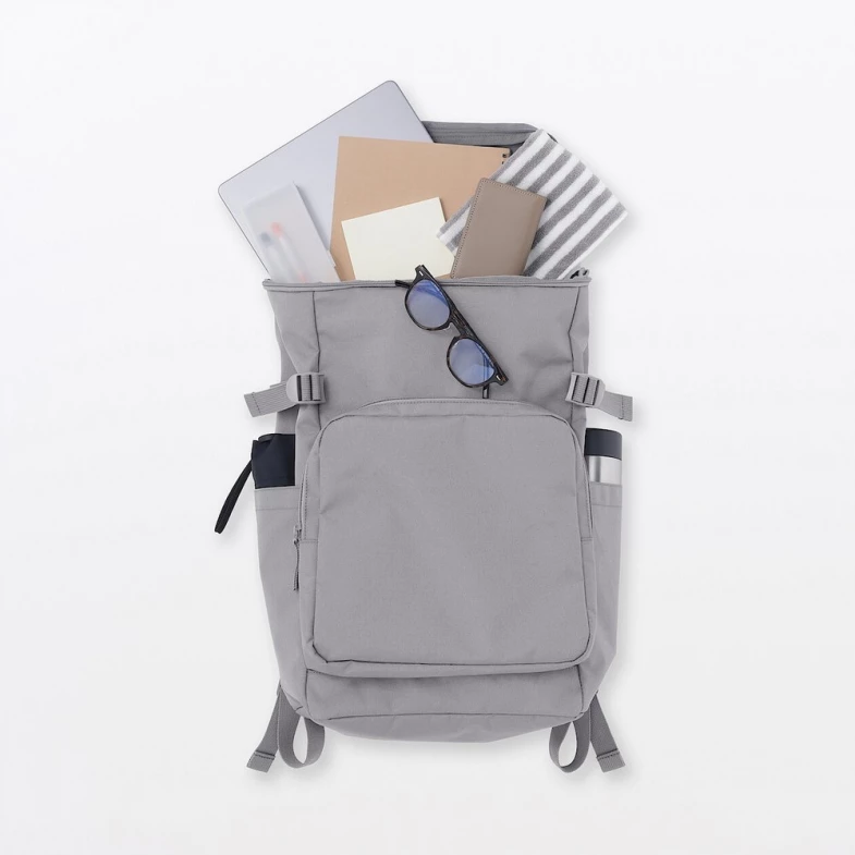 無印良品這款「防潑水後背包」被推爆！可收納電腦、固定登機箱，出差通勤首選！