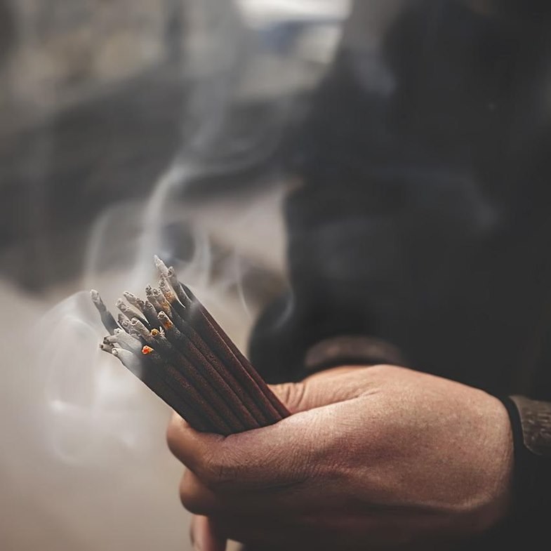 拜拜後的食物怎麼處理？醫師警告：室溫放太久恐生細菌，糕點類拜完「冷凍比冷藏好」！ 