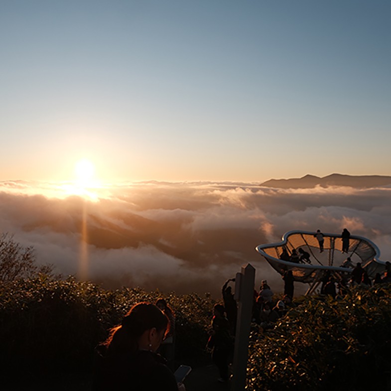 北海道自由行！開箱「星野Tomamu度假村」10大亮點：最美日出、熱氣球賞山景｜Bella出國去