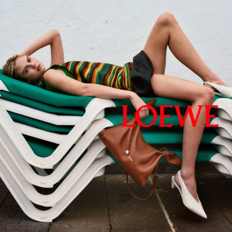 Loewe下一個IT Bag是「它」，全新包款「Scarf」登場！