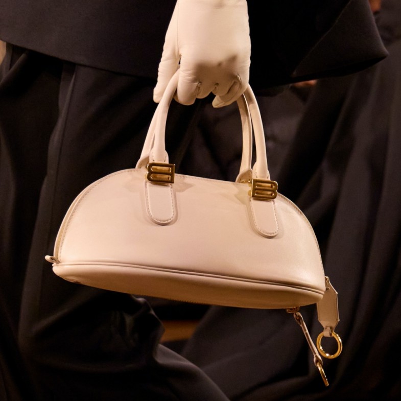 機車包接班人來了！Balenciaga兩款新包詢問度飆升！