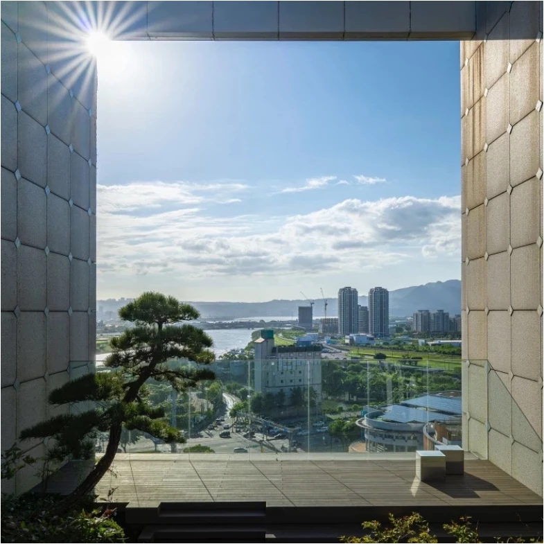 士林藝文新地標！裏山Sky以空中花園、餐桌、展覽打造城市高空新場域