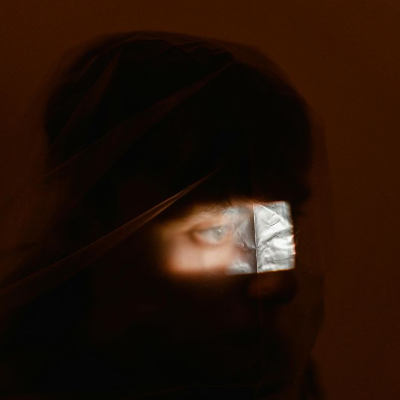 明明沒發生什麼事，卻一直很緊繃？心理師揭「隱性焦慮」4徵兆