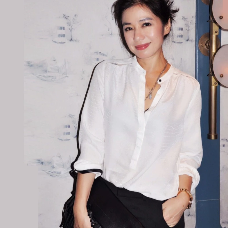 66歲鍾楚紅現身Tiffany香港店驚艷全網！13套減齡穿搭直接年輕20歲
