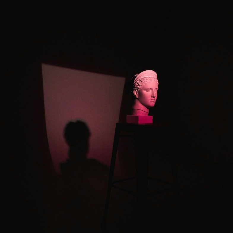 越成功的人，越覺得自己不夠好？心理專家：你可能中了「冒牌者症候群」