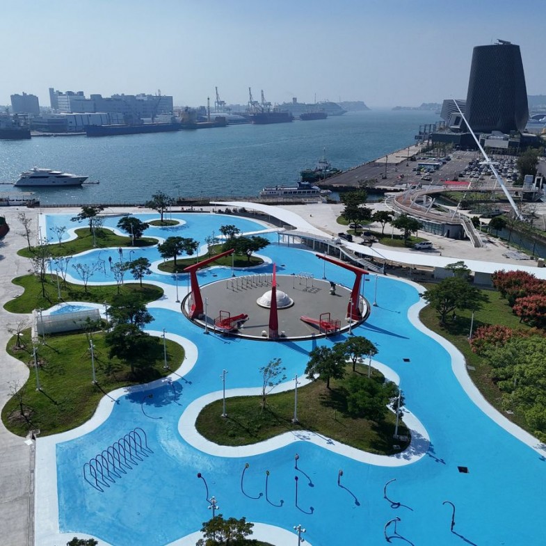 高雄最大水上樂園「星光水岸公園」搶先登場！開幕時間、地點一次看