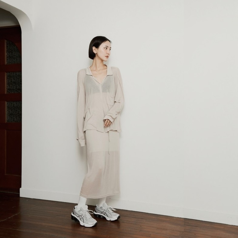 年末必收百搭鞋款！亞瑟士「這兩款」兼具造型與機能性、時髦KOL YI LU搶先演繹