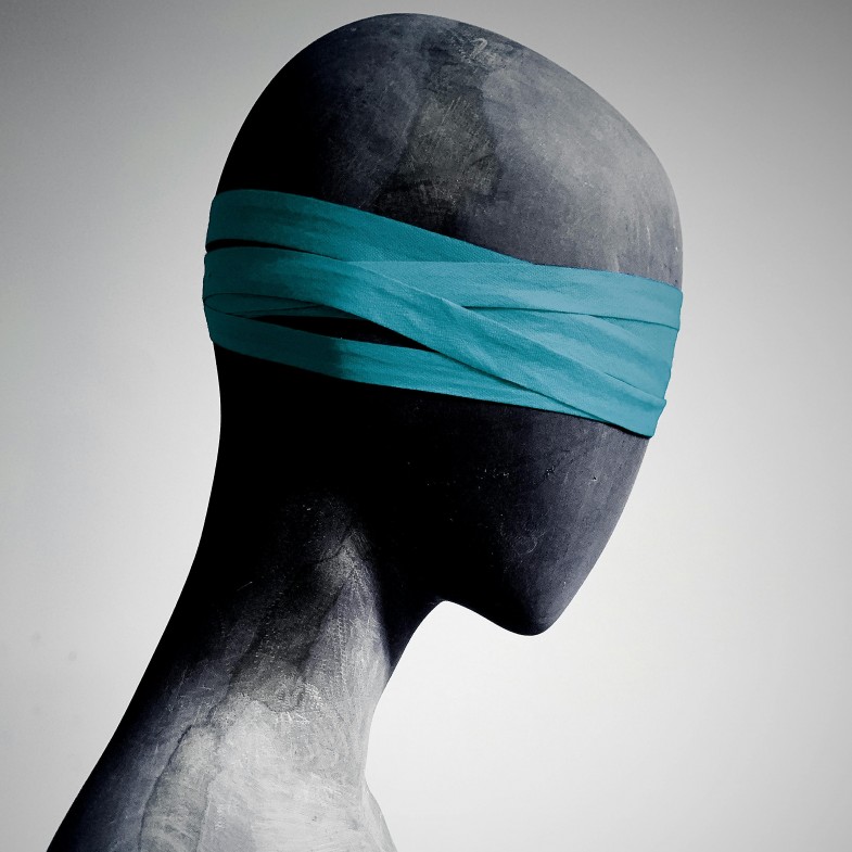 你以為在努力，其實在討好？心理專家揭開：職場裡的「高功能焦慮症」