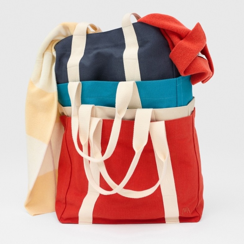 Uniqlo聯名托特包登場！Dior設計師操刀，「這時」開賣、千元有找