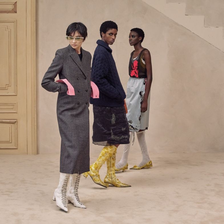 Karina甜美登場Prada 2026秋冬大秀！15位模特兒60套造型，拆解層次美學