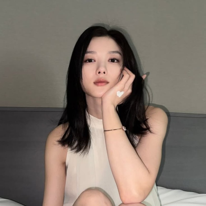 《親愛的X》金裕貞鎖骨剪中長髮推薦！6款韓系髮型：果凍捲、層次剪小臉必備