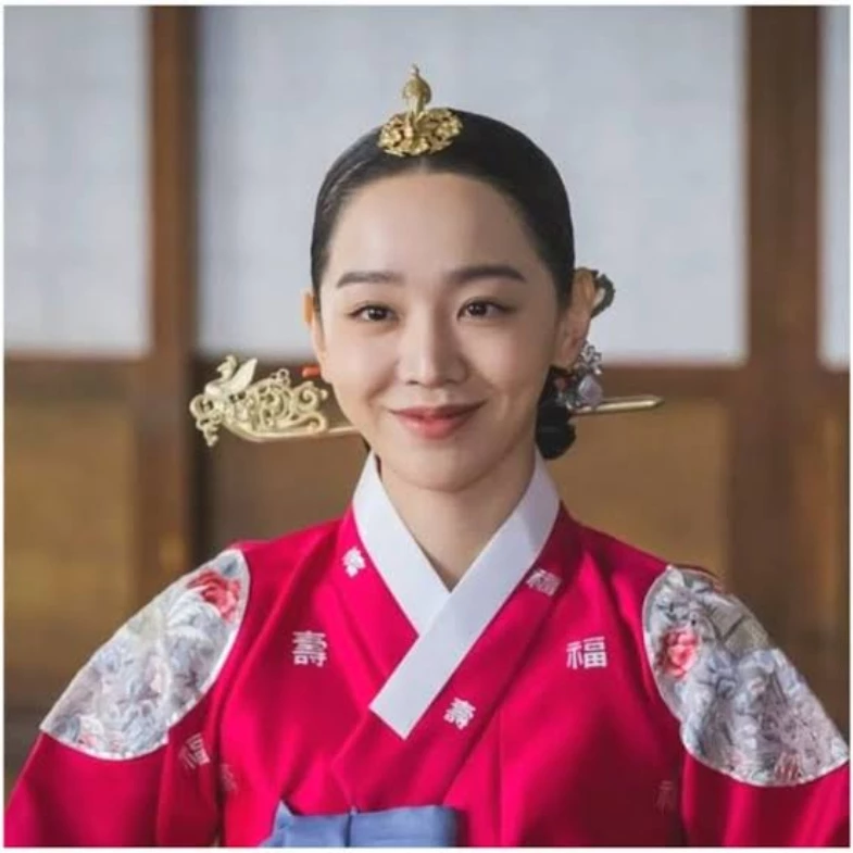 笑到腹肌抽筋！6部「靈魂交換爆笑韓劇」推薦，《哲仁王后》《回到18歲》反差爽度拉滿