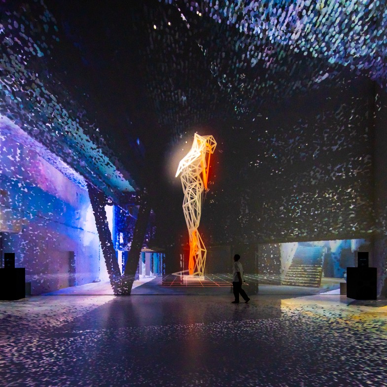 日本新媒體藝術家真鍋大度要來！中美館公布2026展覽計畫：2檔跨國合作值得期待