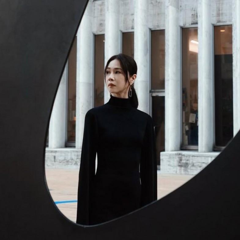 45歲謝盈萱減齡穿搭靠「吊墜耳環」加分！入門推薦9款：LV、香奈兒一次看