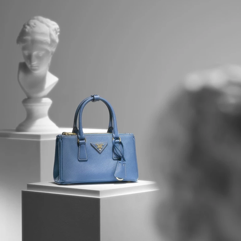 Prada 包款正熱議！Galleria 輪廓優美，時髦百搭被稱「日常必備款」