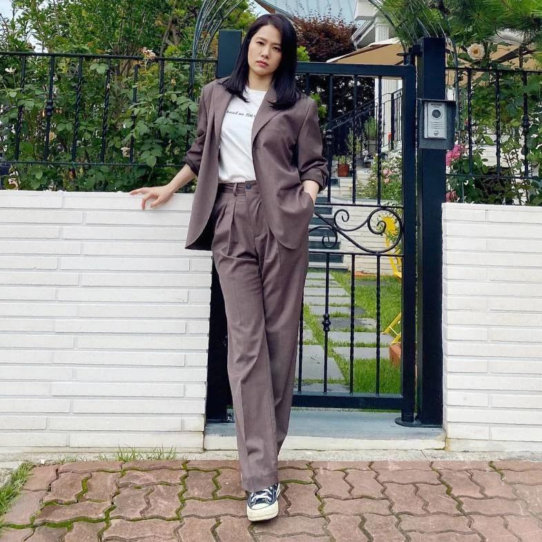 《百日謊言》金賢珠49歲減齡穿搭18種方法：職場女人到日常休閒瞬間減10歲