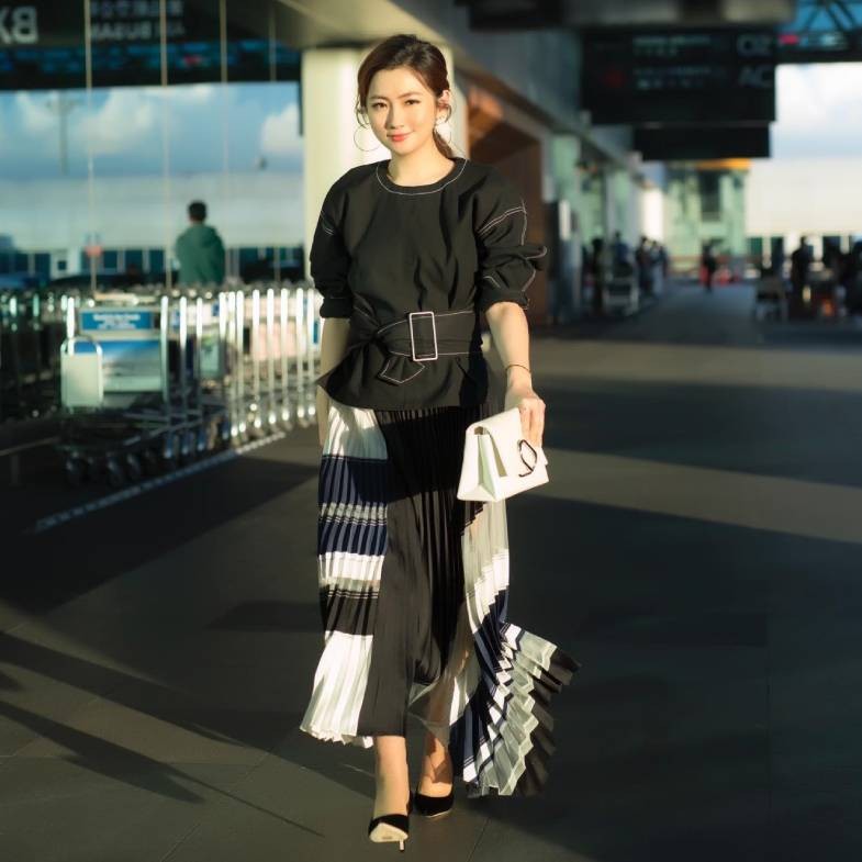 Selina 45歲齡穿搭6招＋4題常見QA：「這款裙子」修飾效果超好