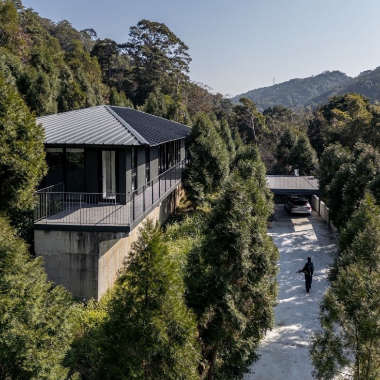 新竹私宅「伴山」獲設計大獎！坐落關西山林間，打造靜謐居住空間