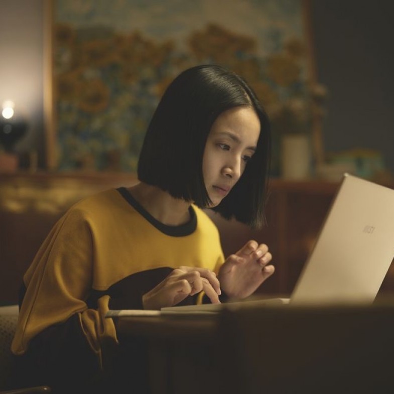 男友前女友一直來偷看限動？6心理原因：她其實很自卑